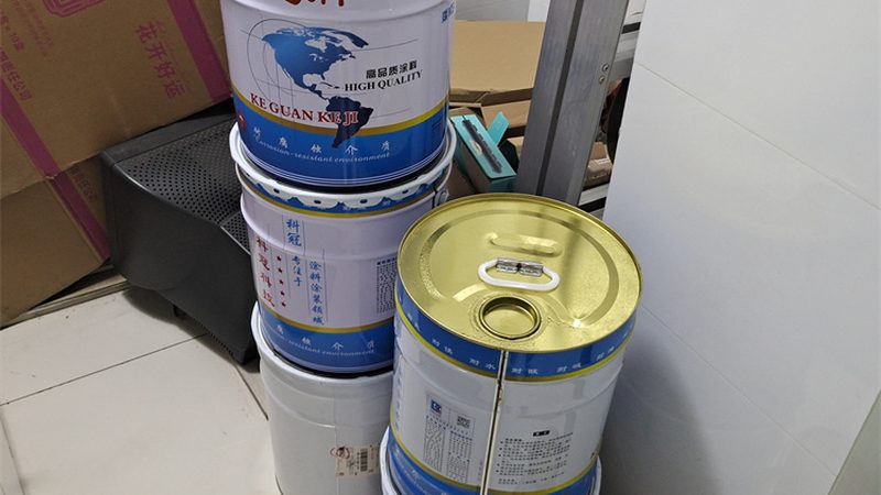 冷镀锌漆刷水后起泡，原因何在？**